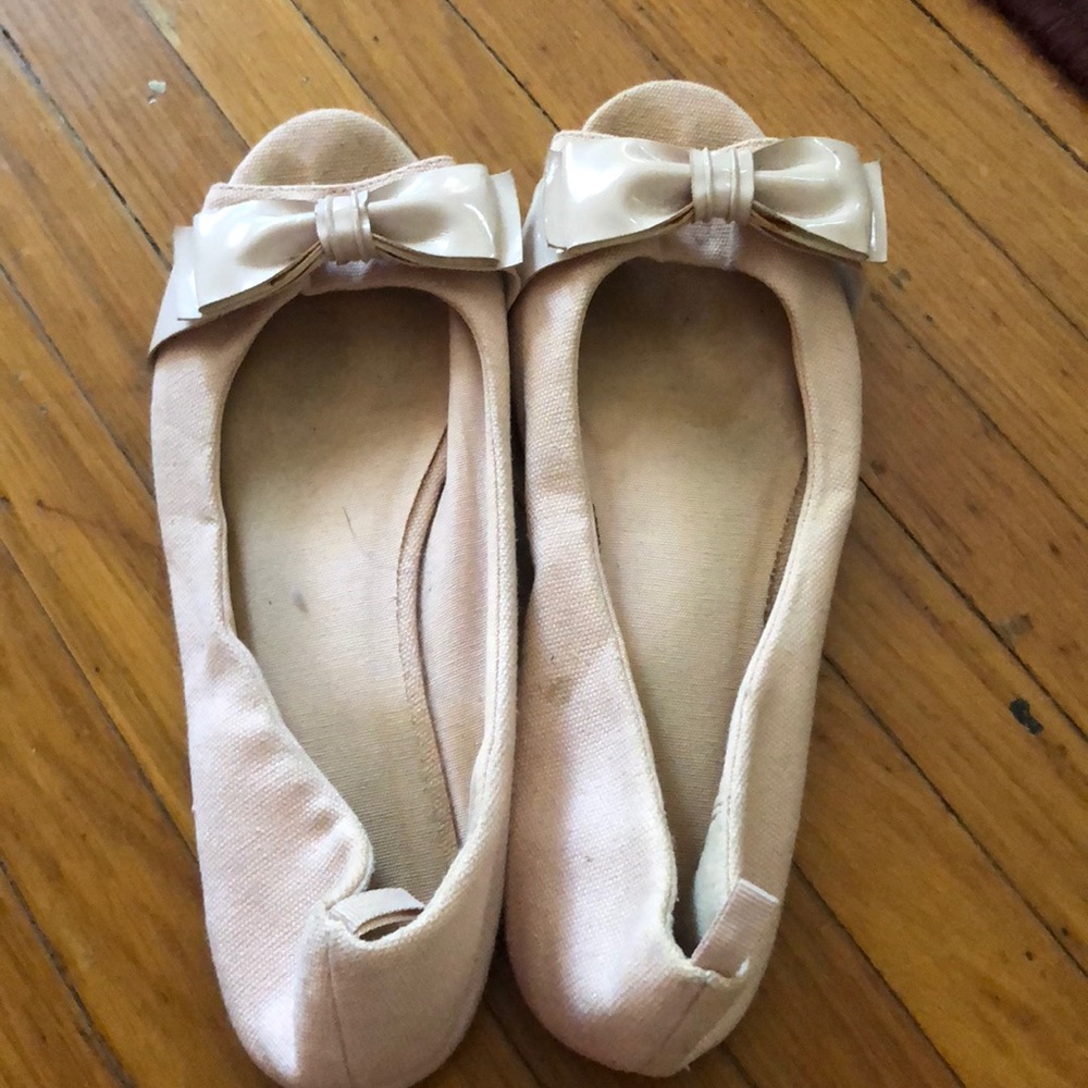 Light pink Gap flats